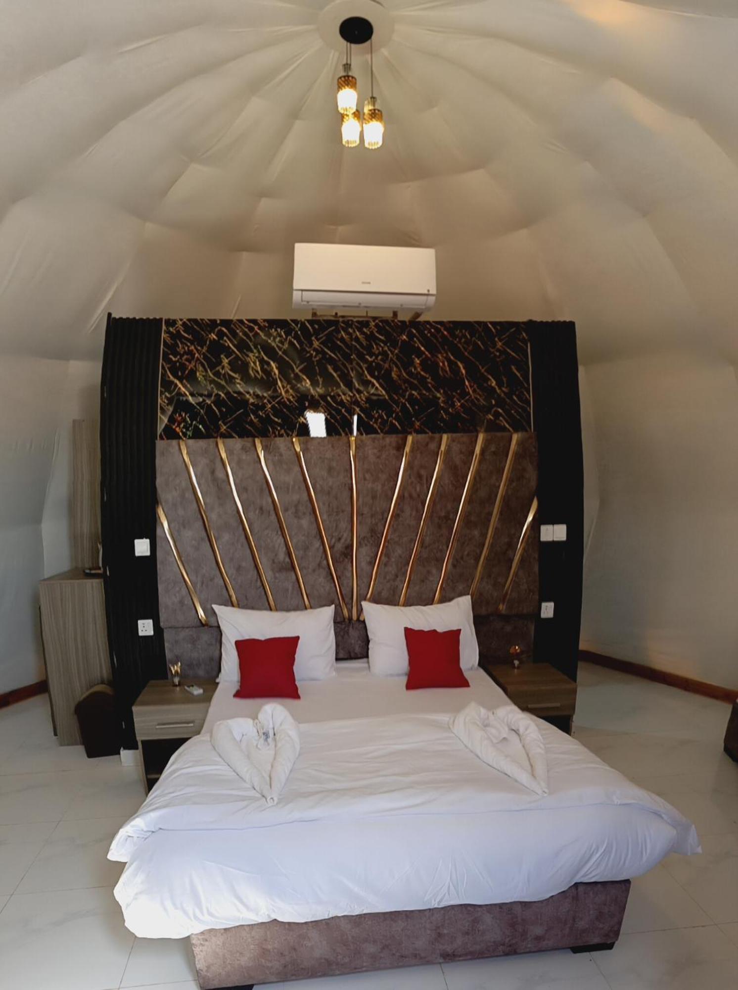 Titanic Camp Bed & Breakfast Wadi Rum Exterior photo